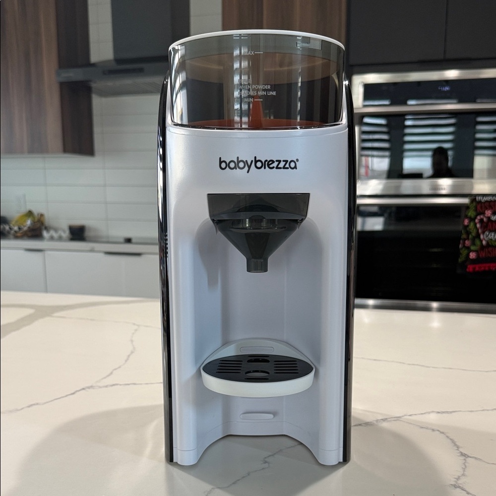 Baby Brezza White Formula Dispenser Like New